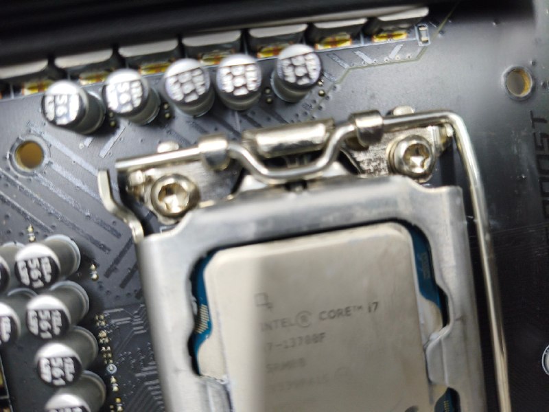 Intel Core i7-13700F