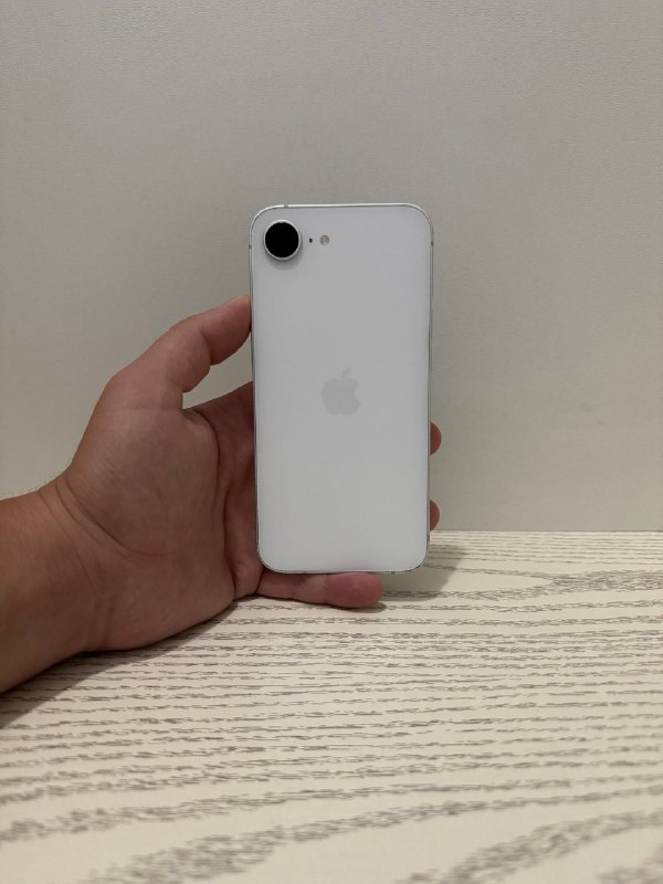 iPhone 16e Apple