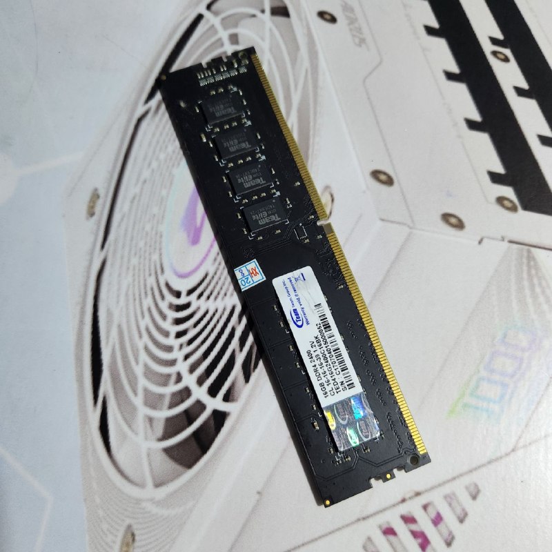 TeamGroup DDR4 16 ГБ 2400 МГц